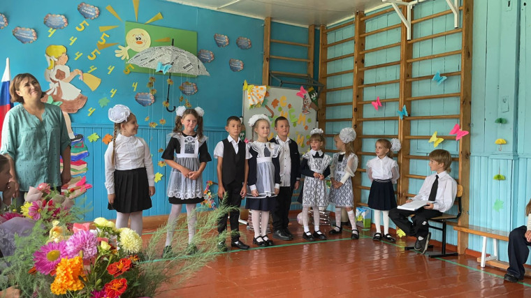 Торжественная линейка "Сентябрьские проказы".